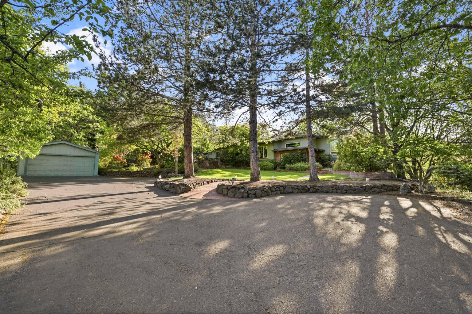Photo of 903 Pinecrest 3 of 61
