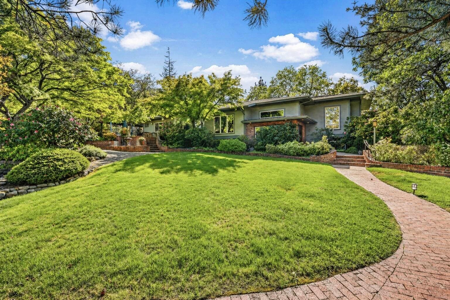 903 Pinecrest