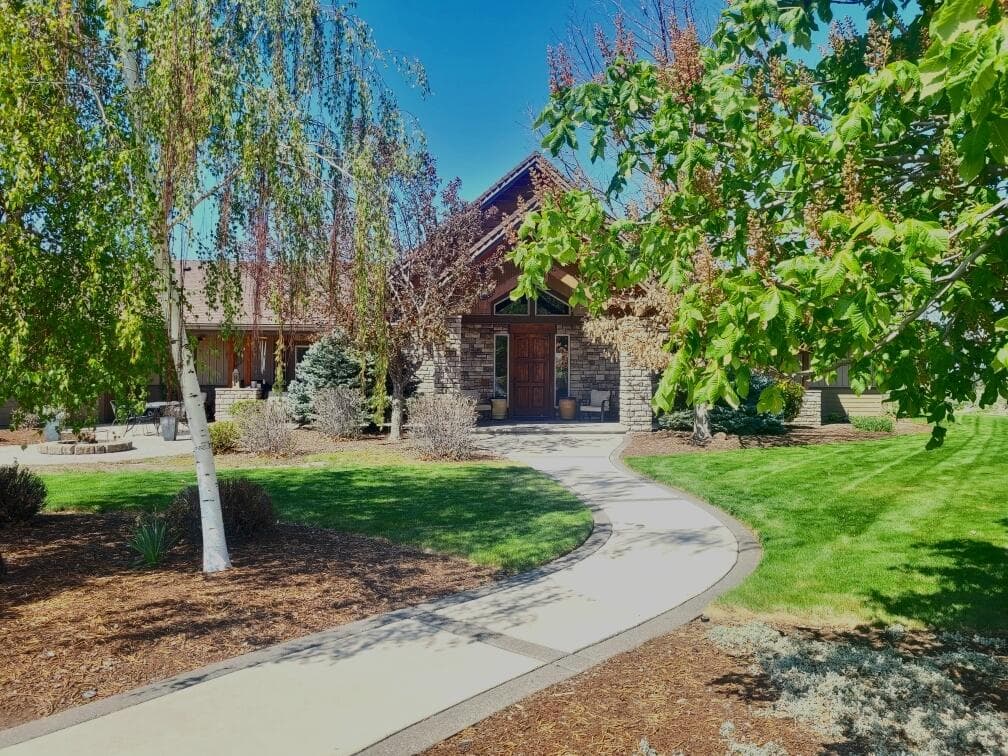 Welcome home! Front Path