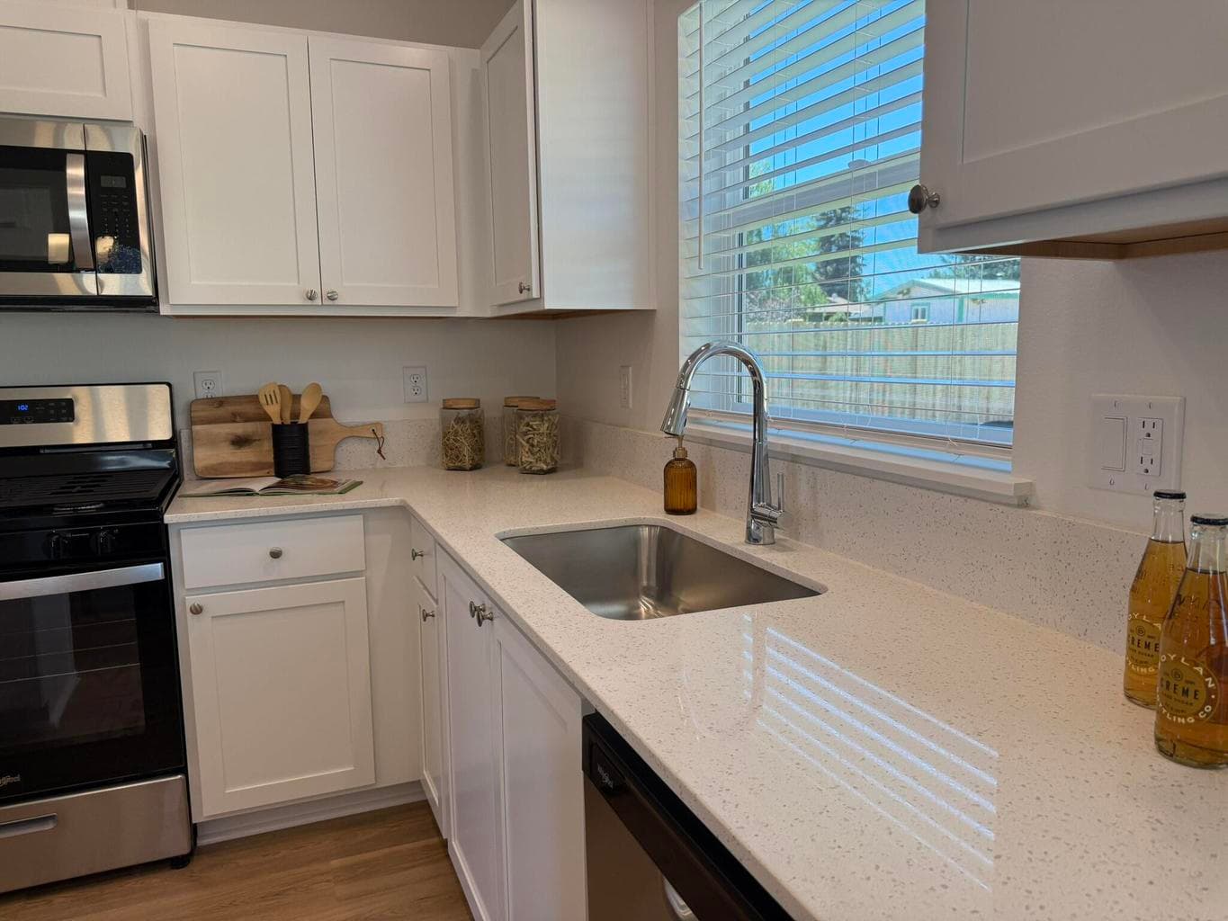 Photo of 587 Mitchell 5 of 17
