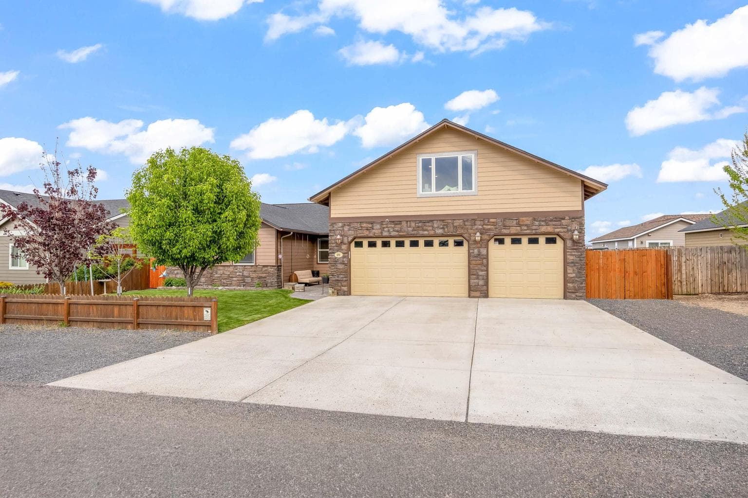 570 Mountain Ridge