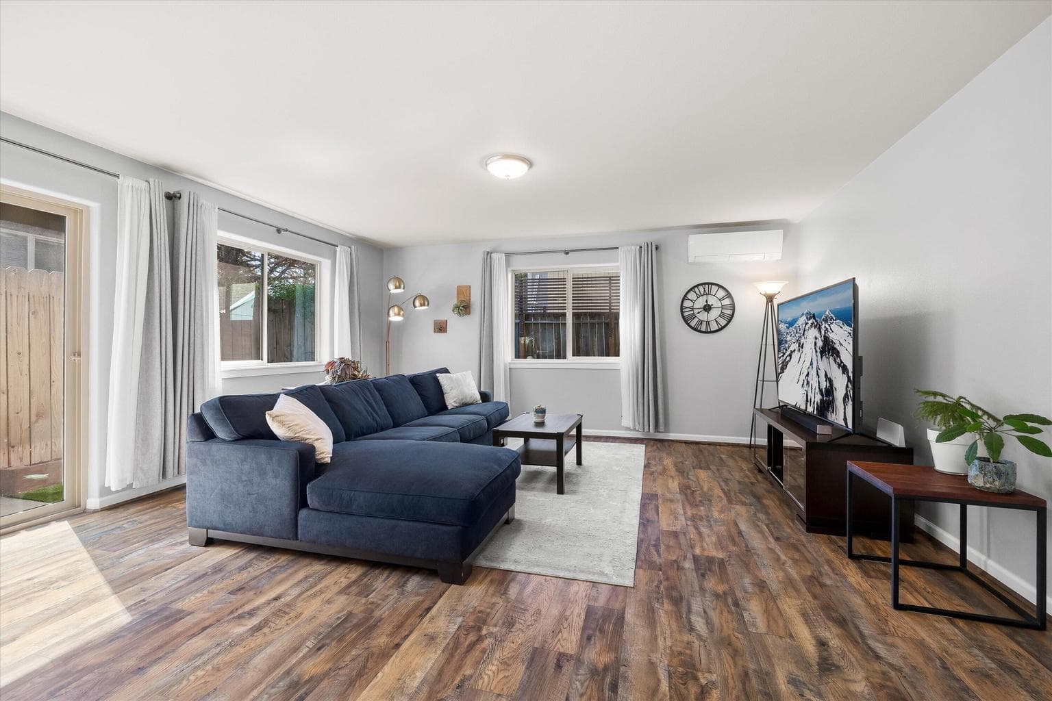 Photo of 21275 Thornhill 3 of 23