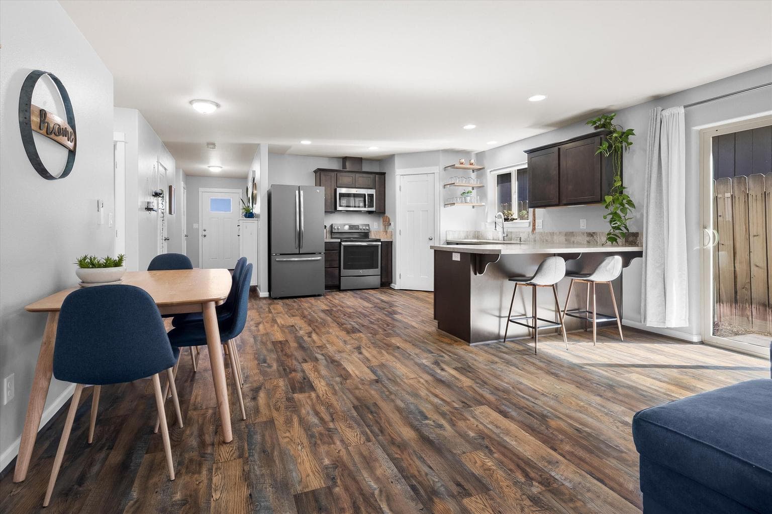 Photo of 21275 Thornhill 4 of 23