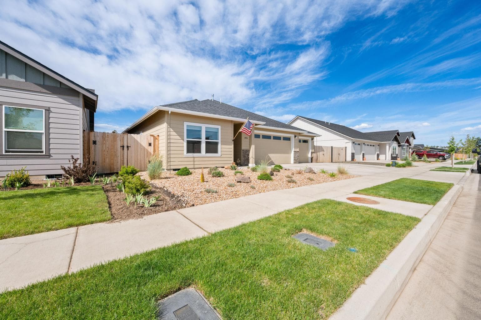 Photo of 4951 Yew 3 of 55
