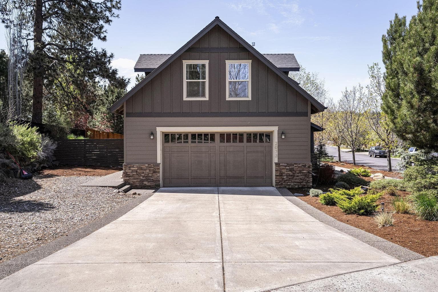 Photo of 2073 Shevlin Crest 2 of 37