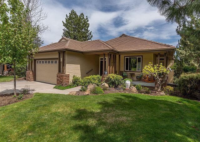 3106 Golf View