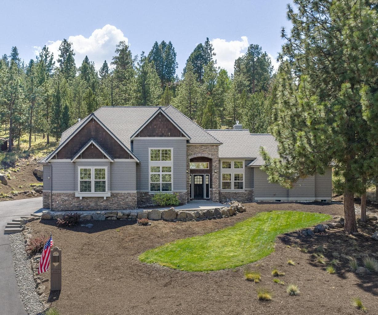 3193 Colonial