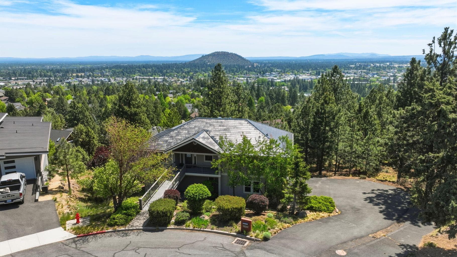 2409 Hillpine