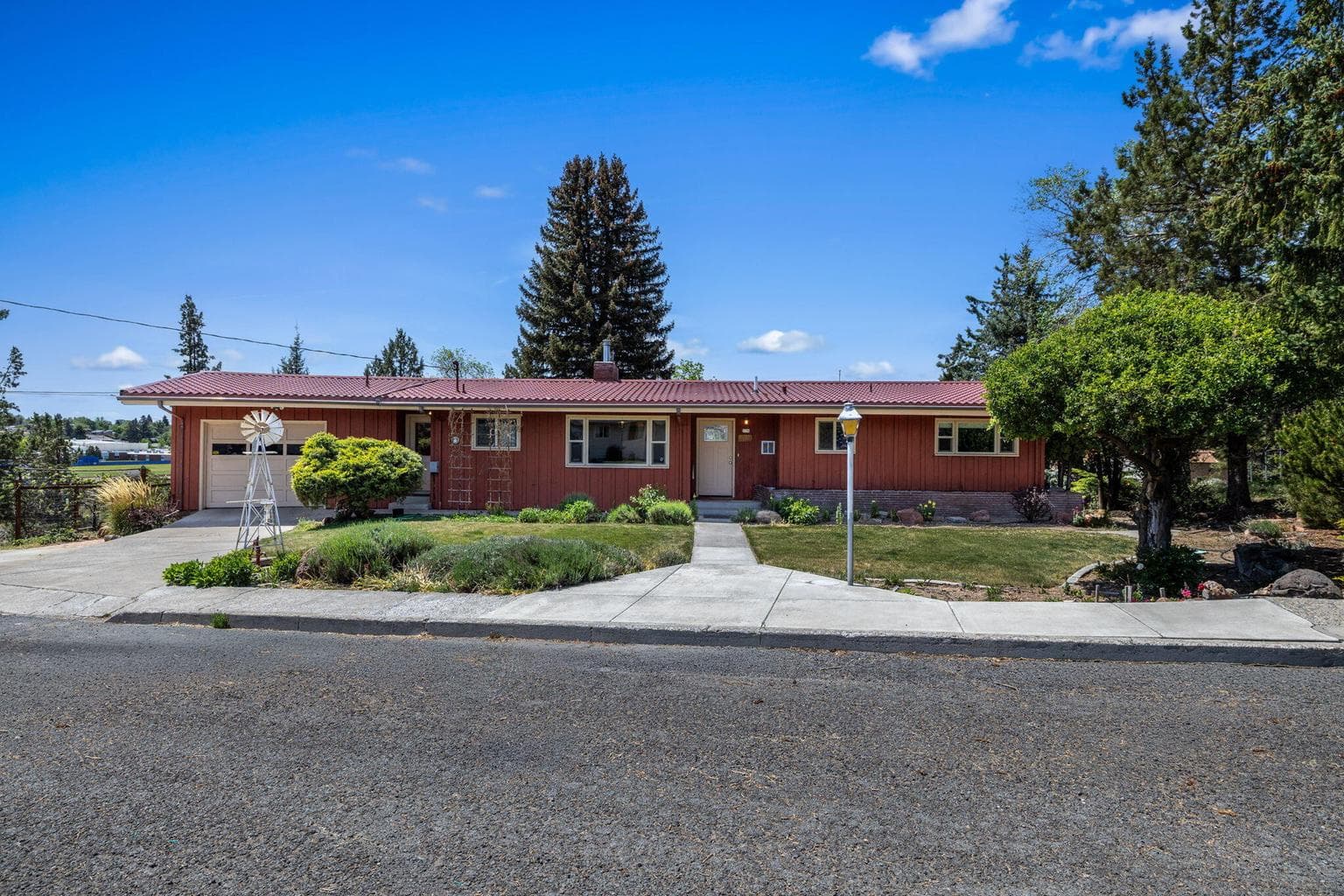 Photo of 176 Hillcrest 2 of 65