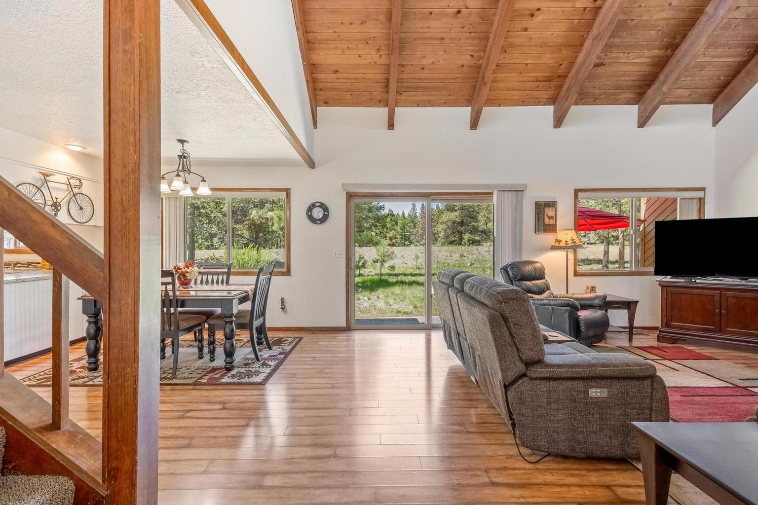 Photo of 57339 Mountain View 3 of 35