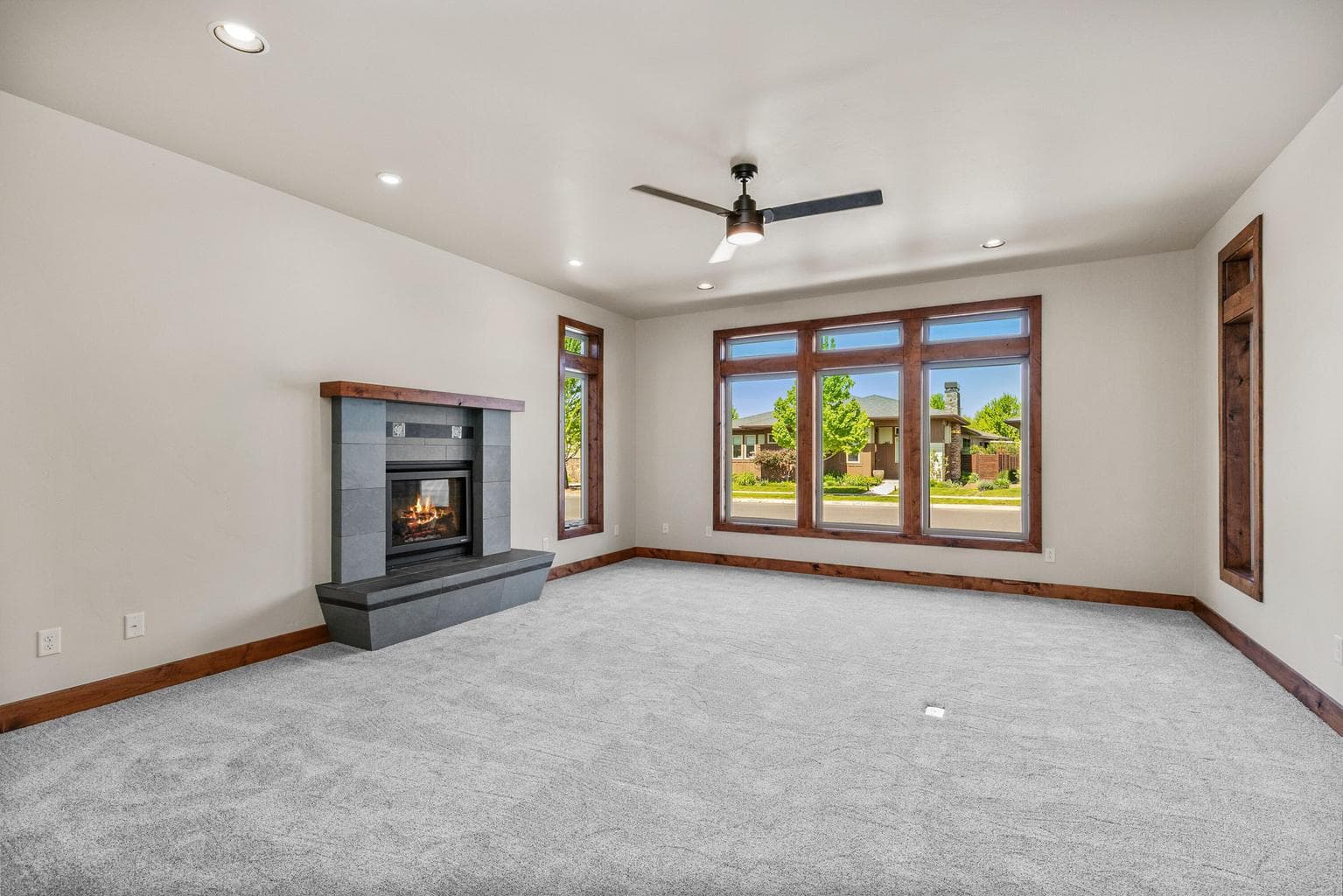 Photo of 1472 Hudspeth 5 of 26