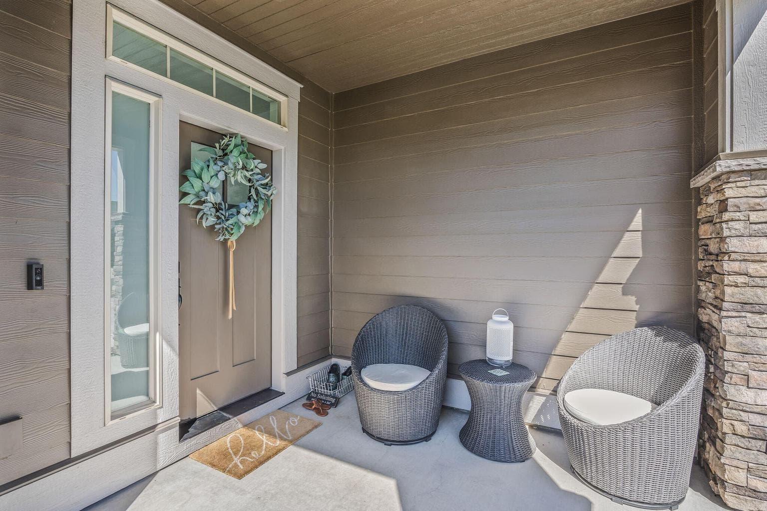 Covered front entryway.