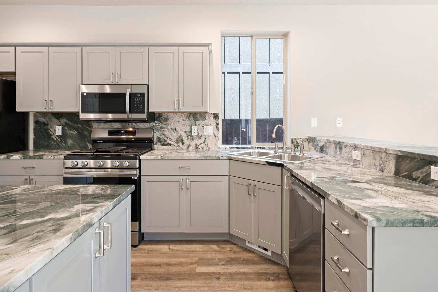Photo of 21189 Ritz 4 of 37