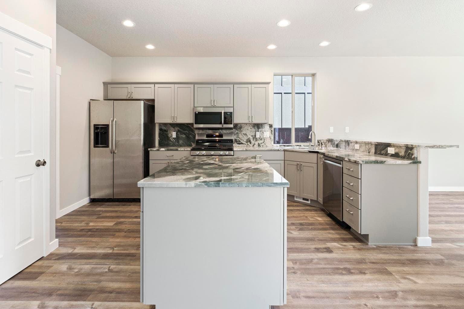Photo of 21189 Ritz 5 of 37