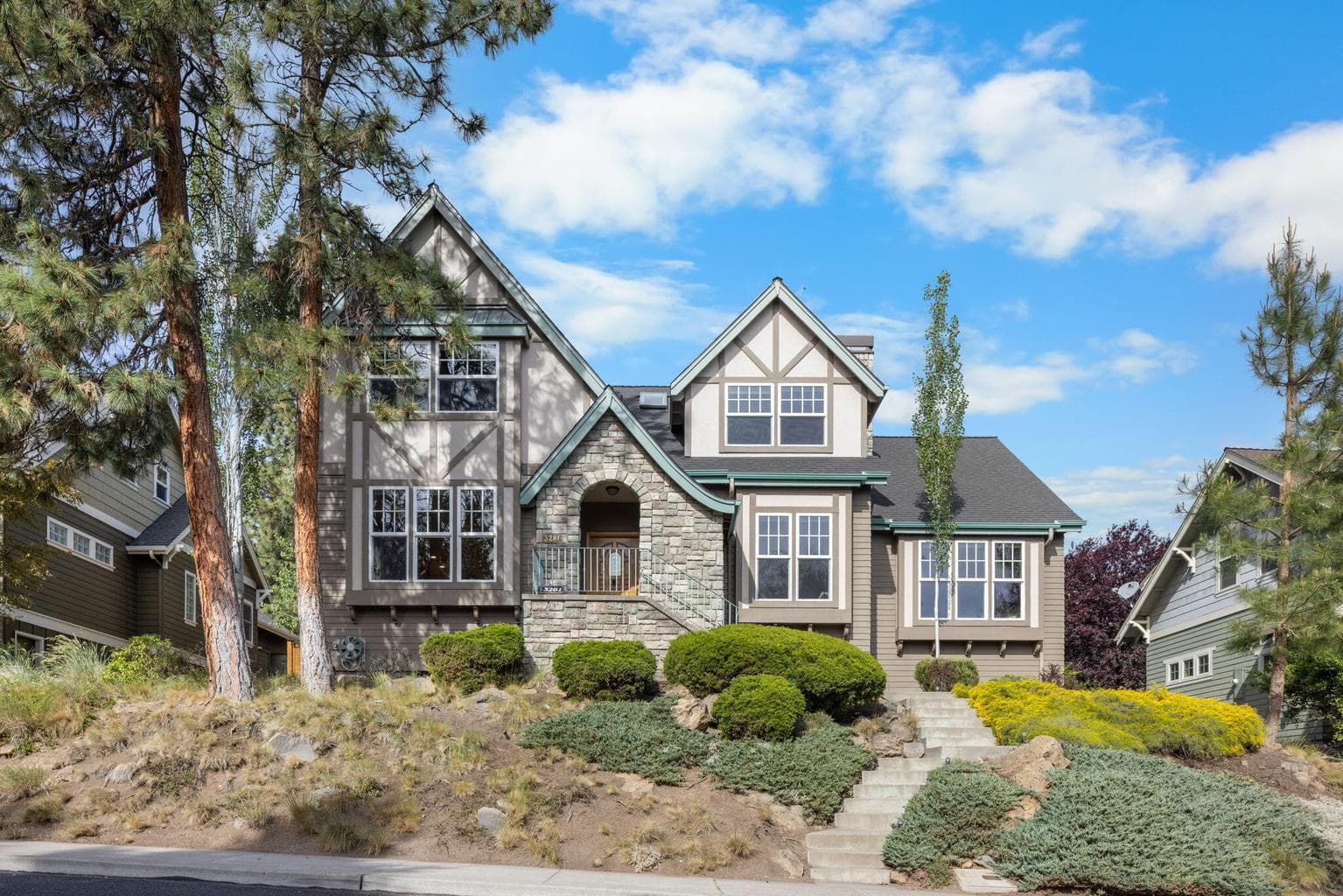3281 Bungalow