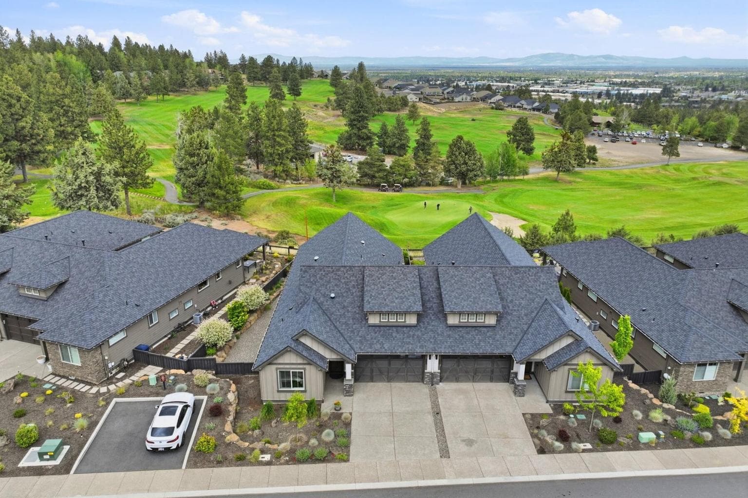 2736 Fairway Heights