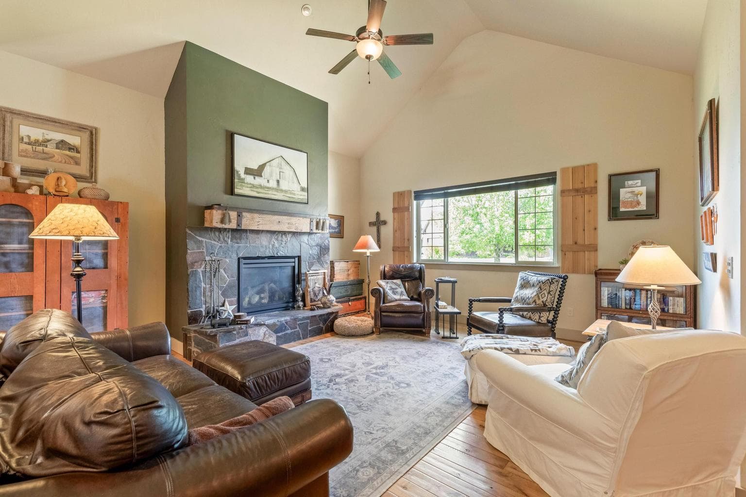 Photo of 210 Saddle Ridge 5 of 37