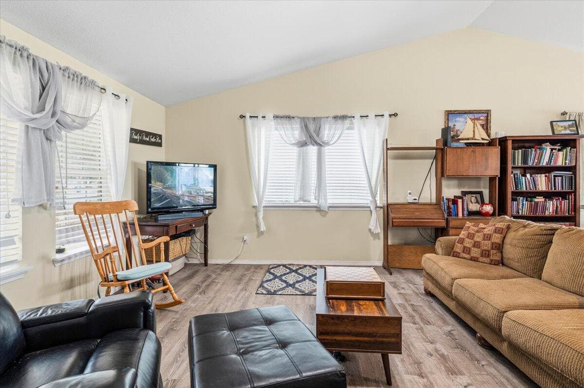 Photo of 512 Ponderosa 5 of 21
