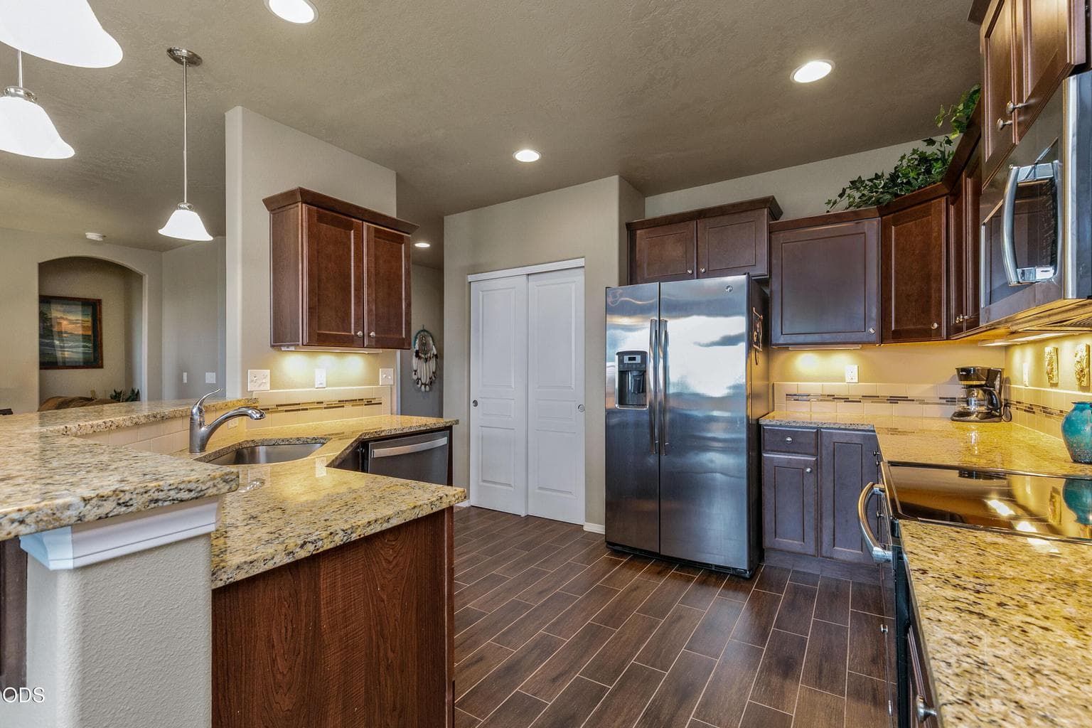 Photo of 2727 6th 5 of 19