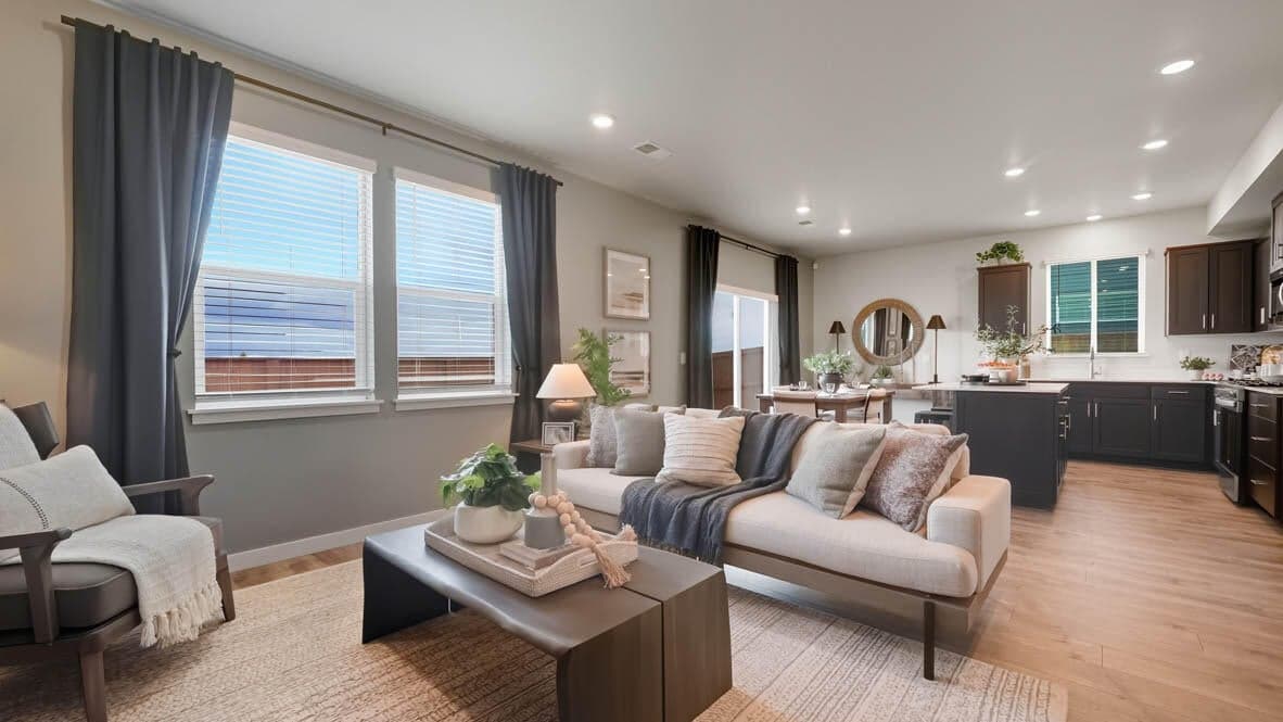 Photo of 21253 Pelee 3 of 28