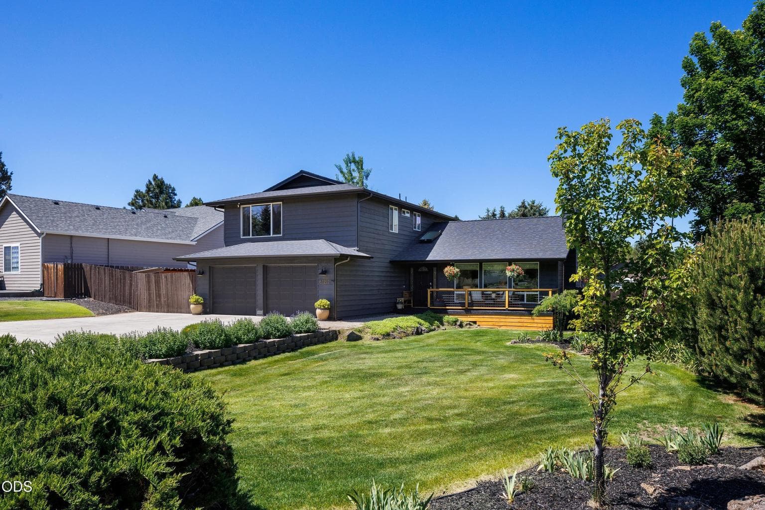 Photo of 61211 Mount Vista 3 of 61