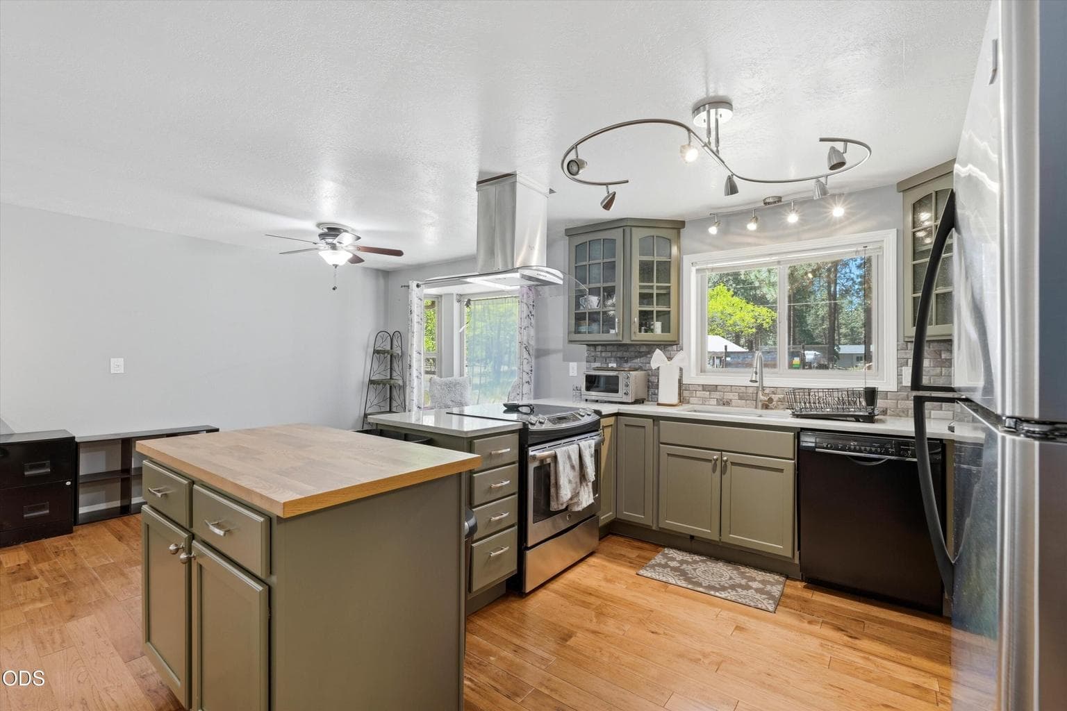 Photo of 60282 Pawnee 3 of 42