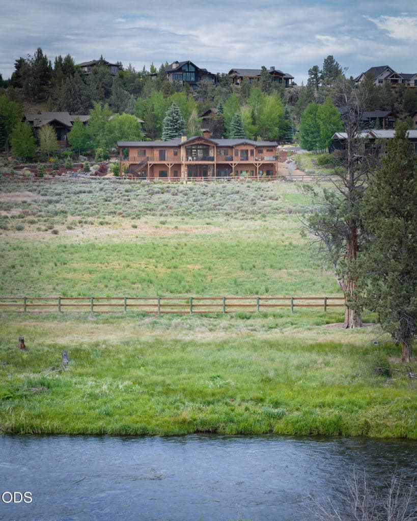 Photo of 20334 Arrowhead 3 of 68