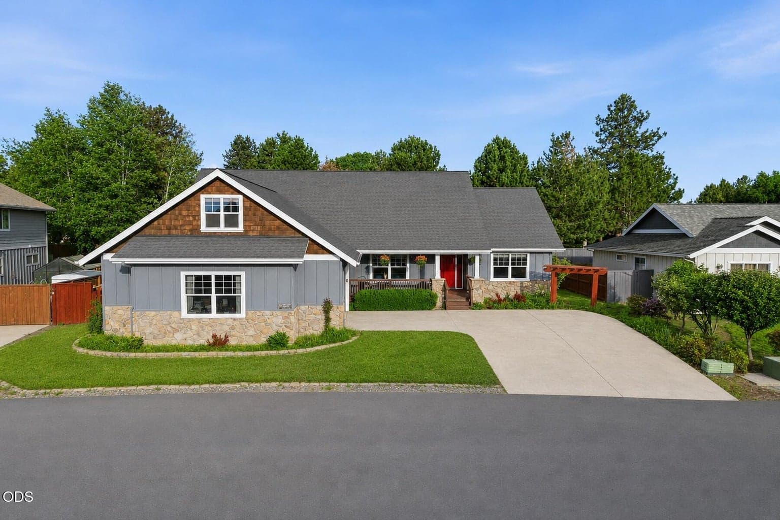 Photo of 61172 Hilmer Creek 2 of 44