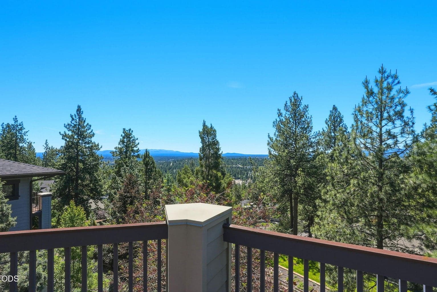 Check out these incredible views from the private, tranquil deck—a front-row seat to the surrounding beauty.
