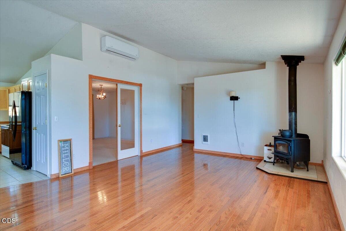 Photo of 6089 Combs 3 of 28