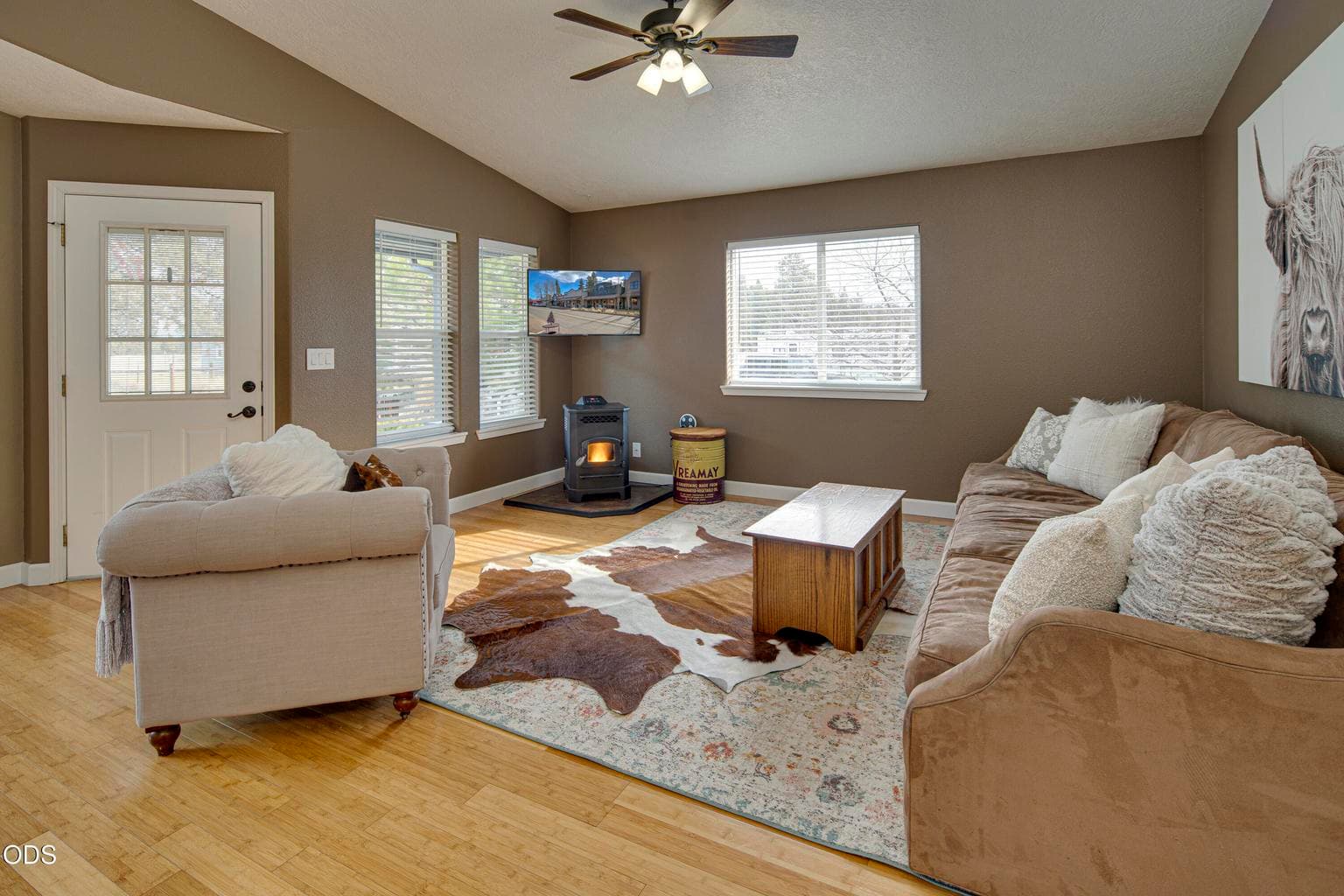 Photo of 747 Black Butte 5 of 20