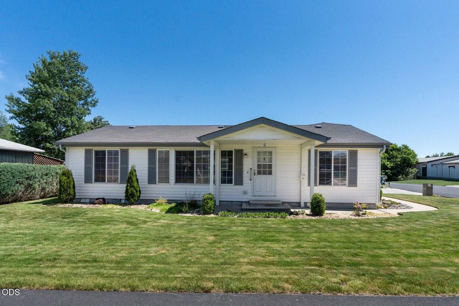 Photo of 811 Paiute 1 of 19