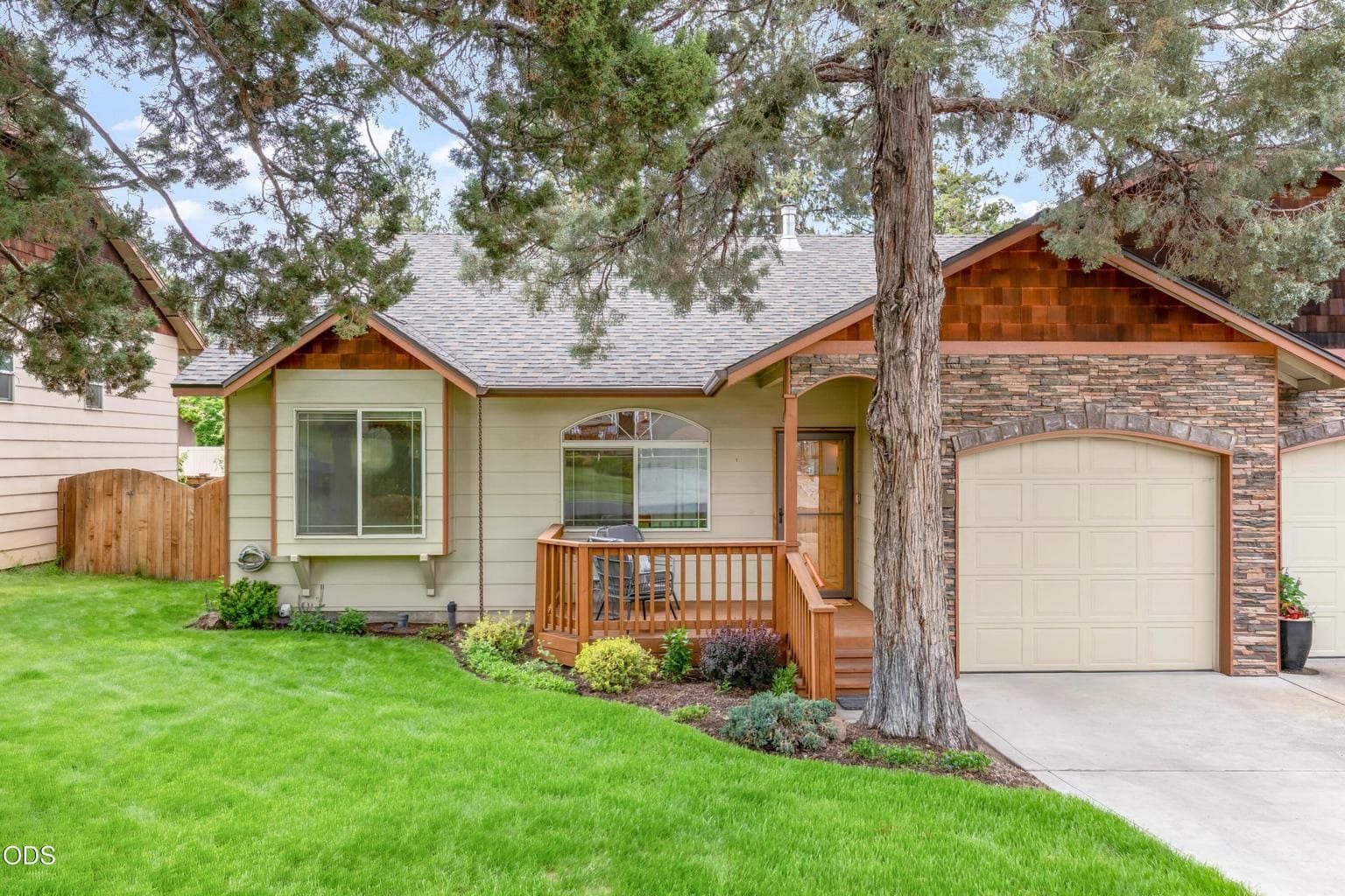 1009 Crosscut, Bend, OR, 97702 property photo