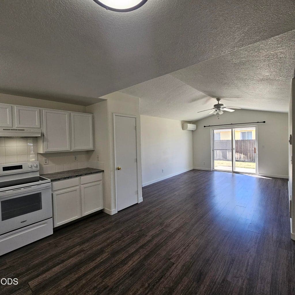 Photo of 2746 Umatilla 5 of 16
