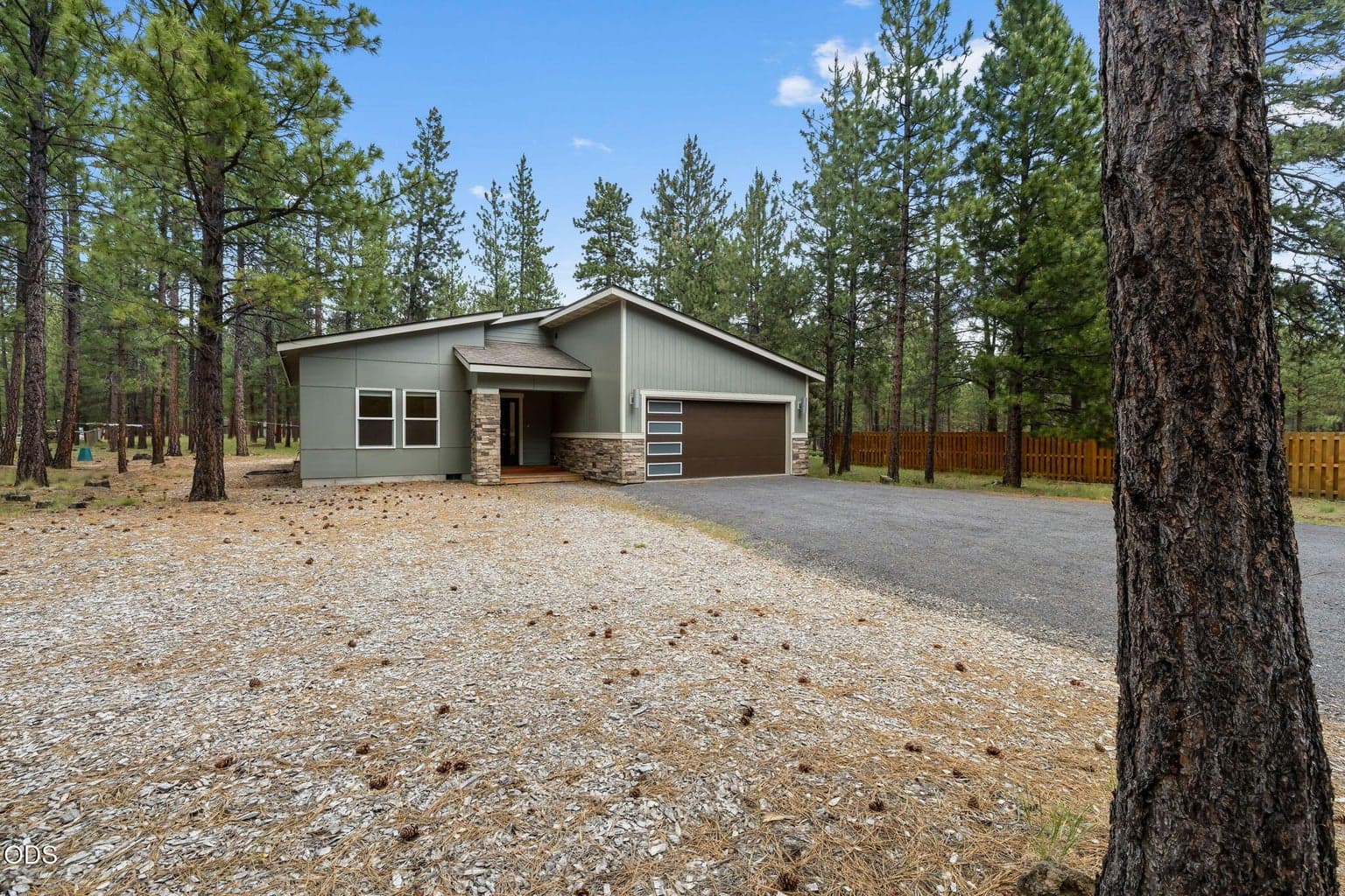 Photo of 14431 Crossroads 5 of 37
