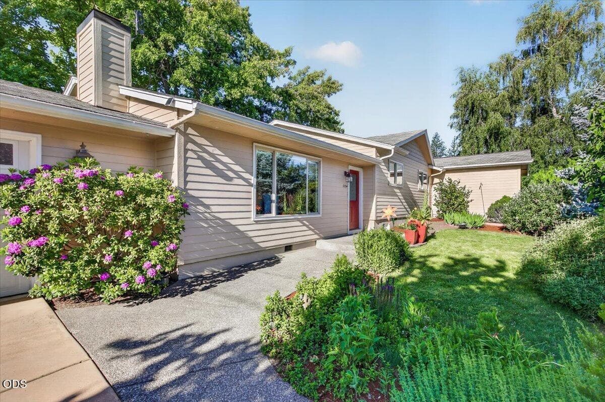 2334 Black Oak