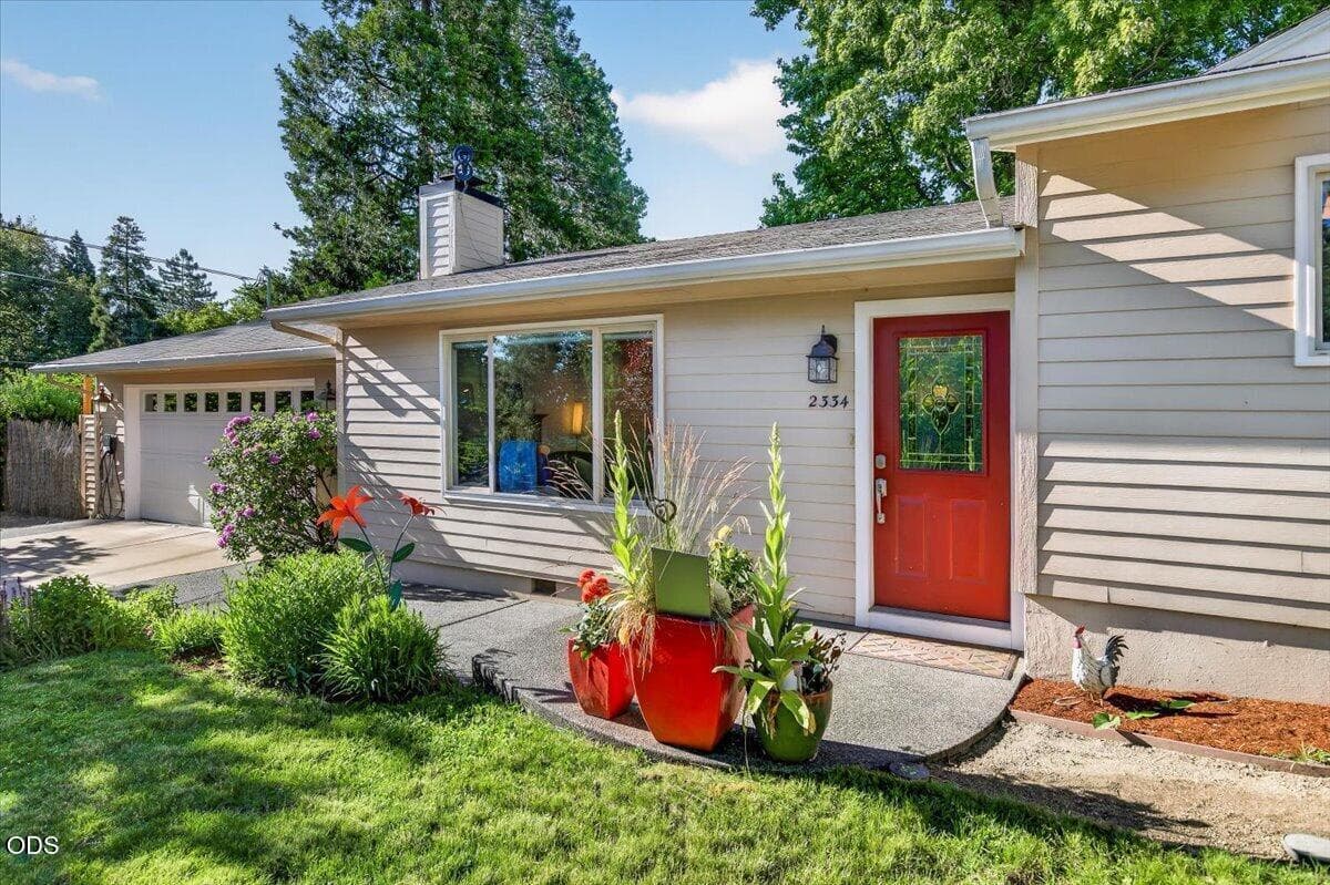Photo of 2334 Black Oak 2 of 36
