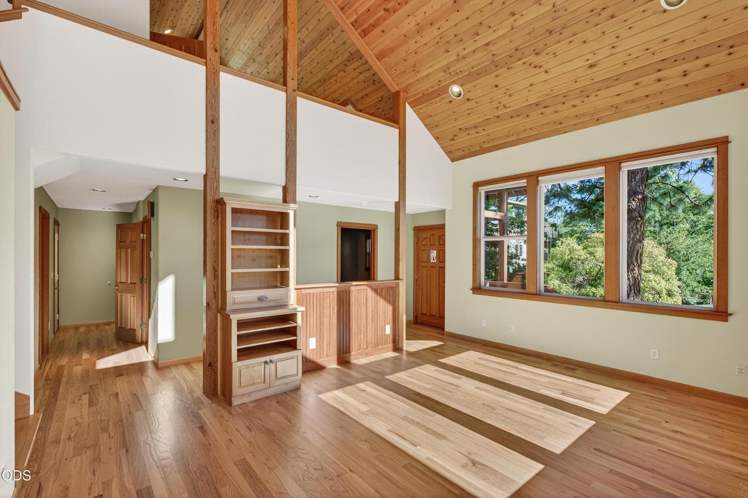 Photo of 307 Hillcrest 5 of 40