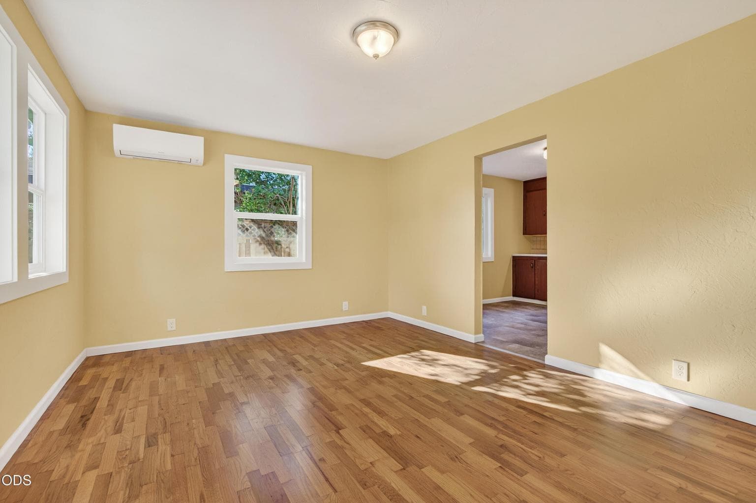 Photo of 840 B 5 of 35