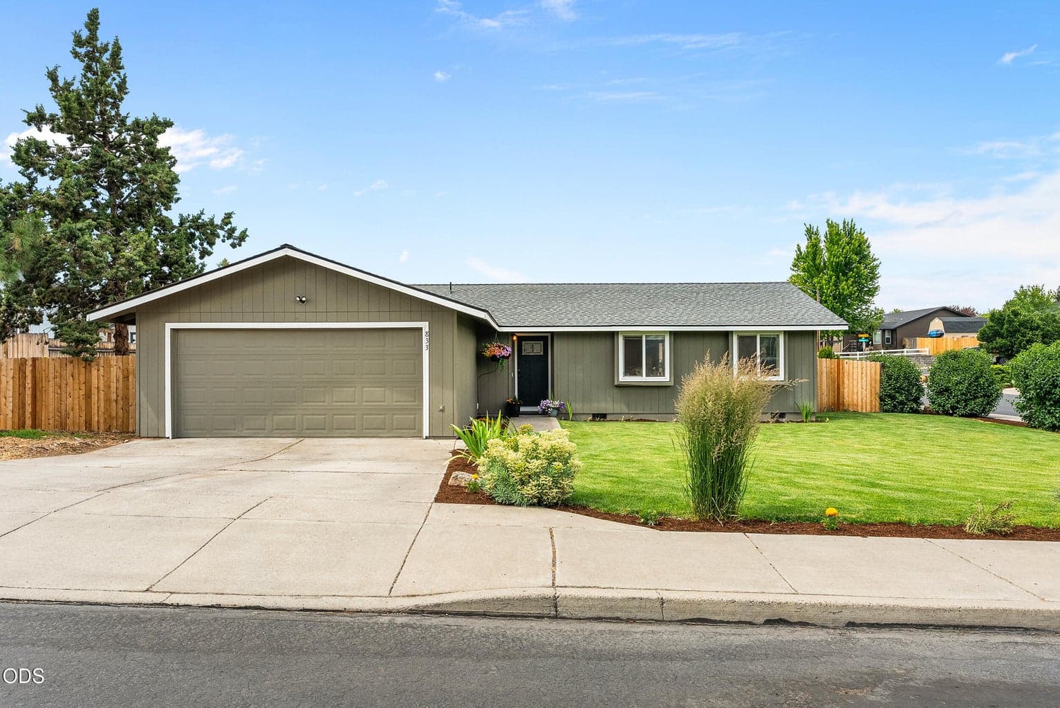 Photo of 833 Maple 1 of 44