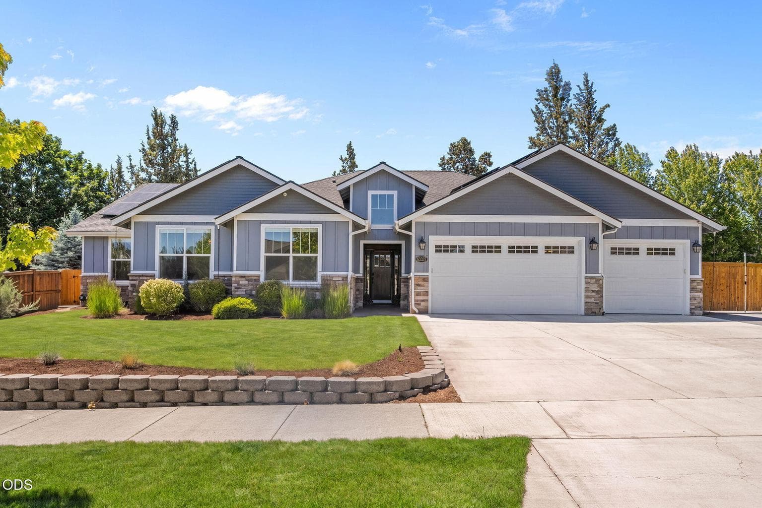 Photo of 63337 Stonewood 1 of 57