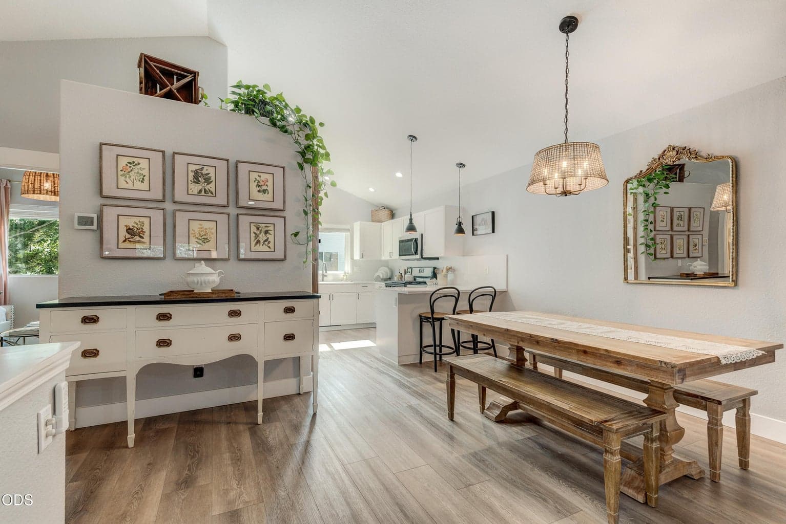 Eating area and breakfast bar