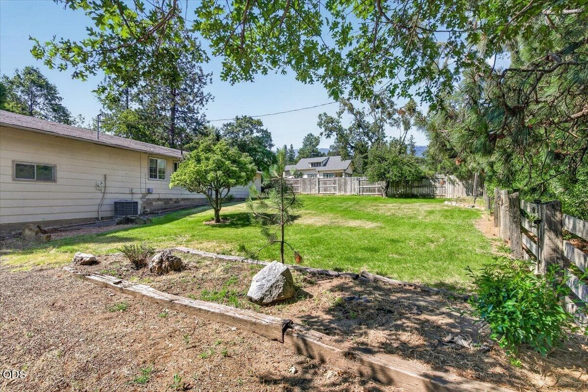 Photo of 624 Crowson 5 of 41