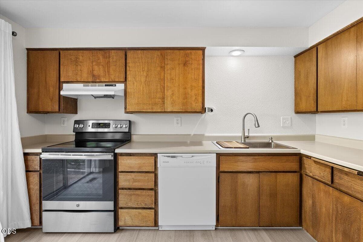 Photo of 369 Glenn 2 of 19