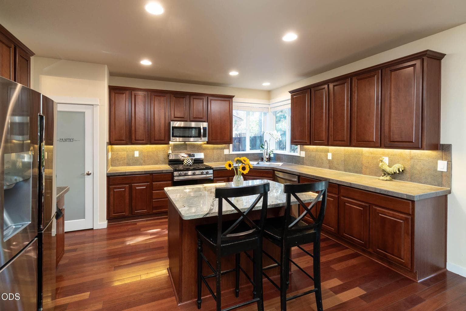Photo of 61007 Snowberry 5 of 28